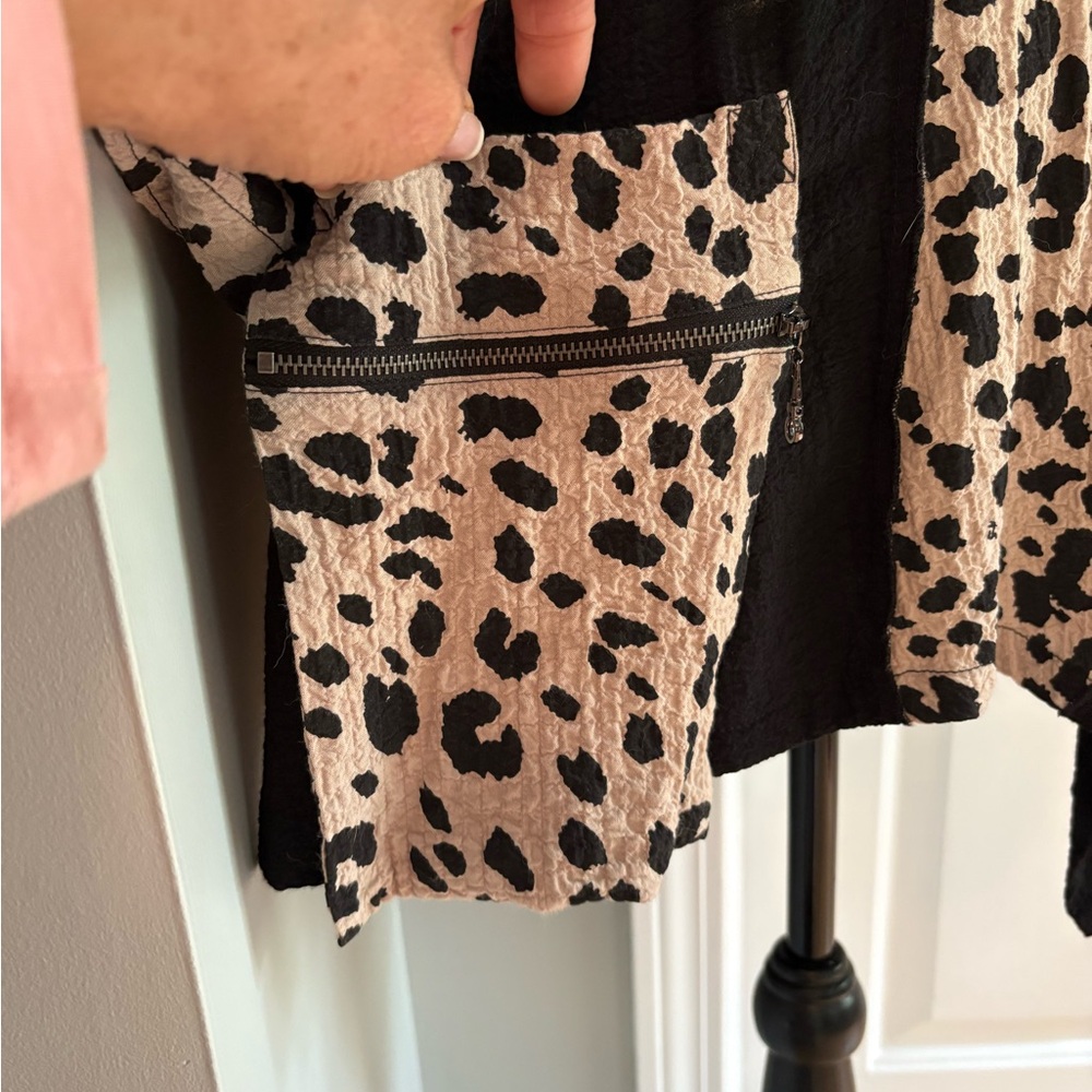 Ali Miles Black and Tan Animal Print Tunic - Picture 7 of 13